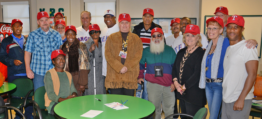 Former MLB players visit patients at Dallas VA Medical Center