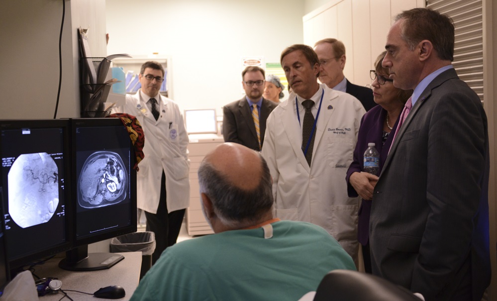 Dr. Shulkin and doctors look at X-Rays