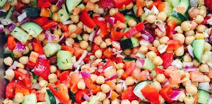 VA dietitian offers tips on turning a salad into a complete meal