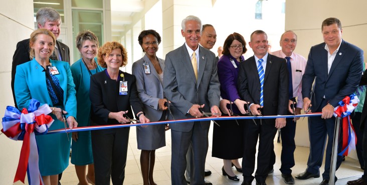 IMAGE: elected and VA officials cutting the ribbon on a new mental health facility.