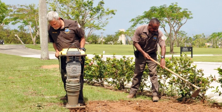 Image: Puerto Rico National Cemetery employees