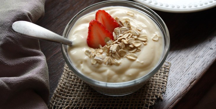 IMAGE: A bowl of yogurt with sliced strawberies