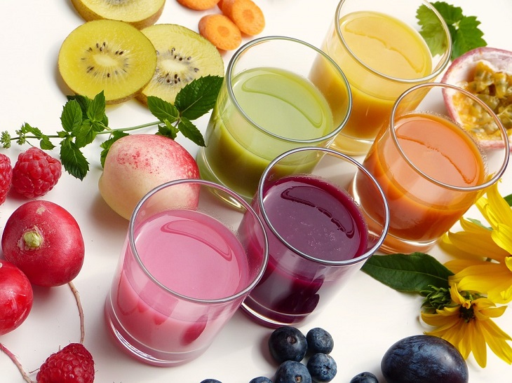 IMAGE: Juices and fresh fruits