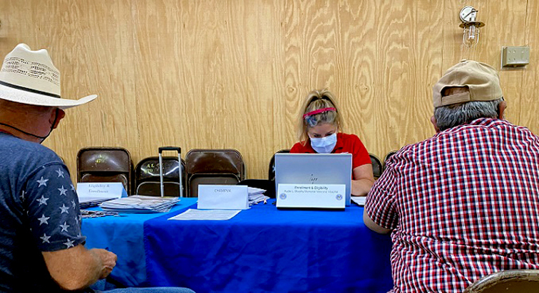 VA employee at information fair assists Veterans