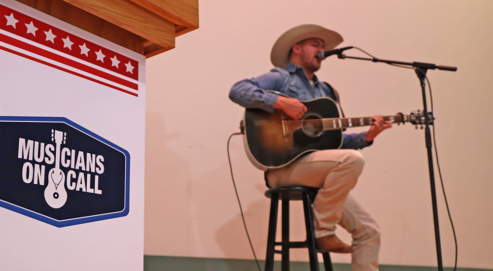 Read Musicians On Call perform for Tennessee Veterans