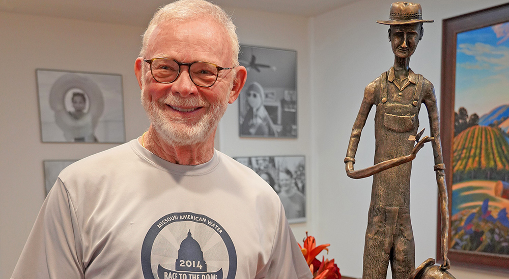 Bob Jones; Veteran sculptor with statue