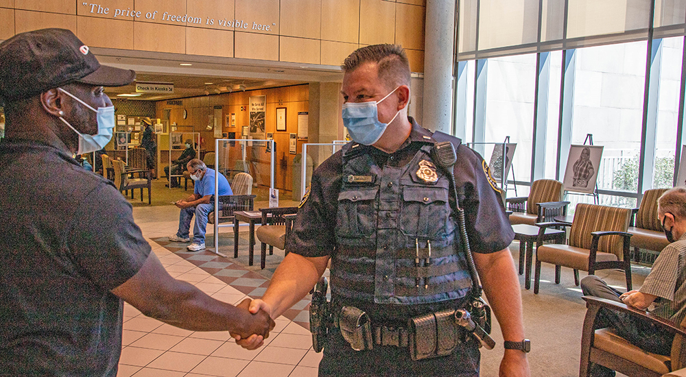 Law enforcement officer shaking hands with Veteran