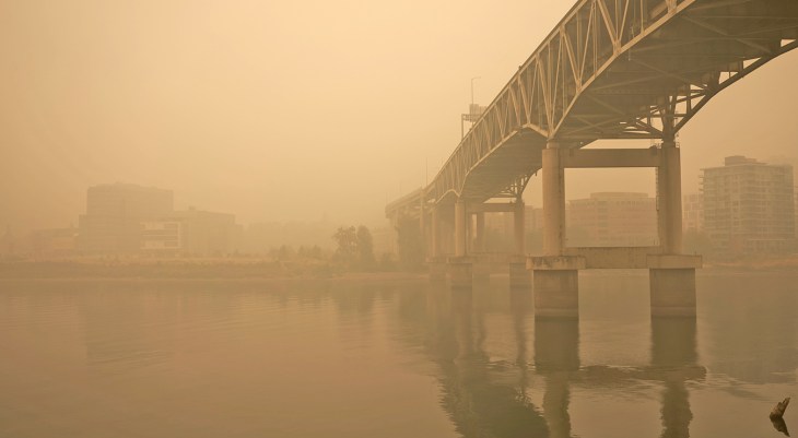 Wildfire smoke causes bad air at bridge