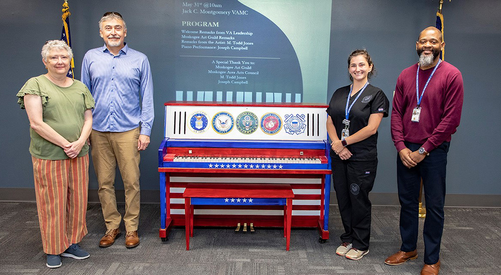 Piano in VA lobby provides music therapy for Veterans