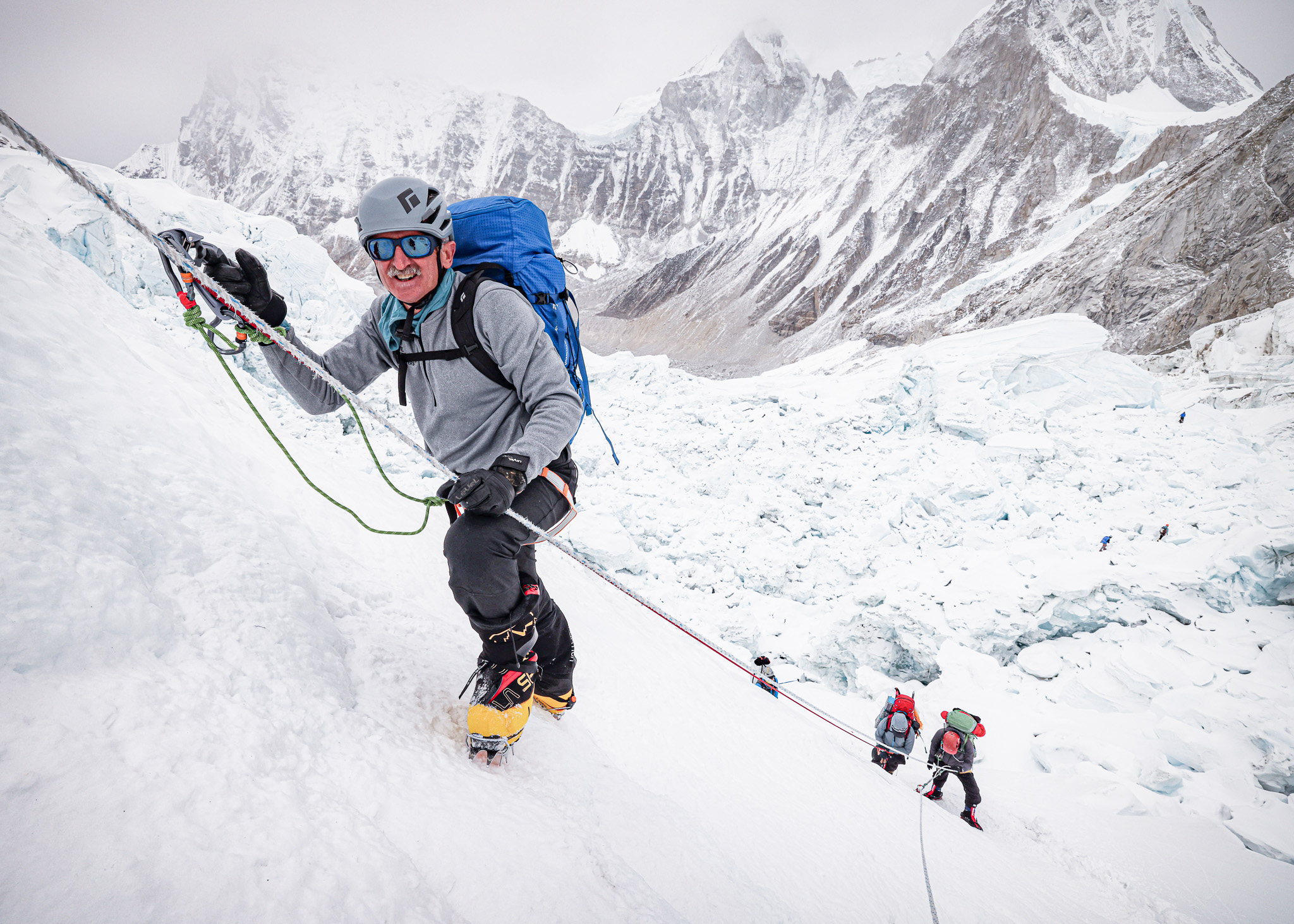 Lonnie Bedwell, a blind Veteran of the U.S. Navy and Move United Warfighters Ambassador, summited Mount Everest on May 22. He is the first blind Veteran to summit the planet’s highest mountain and only the fourth blind person to ever do so.