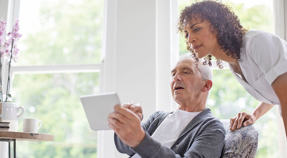 Woman assists Veteran in head and neck cancer virtual support group