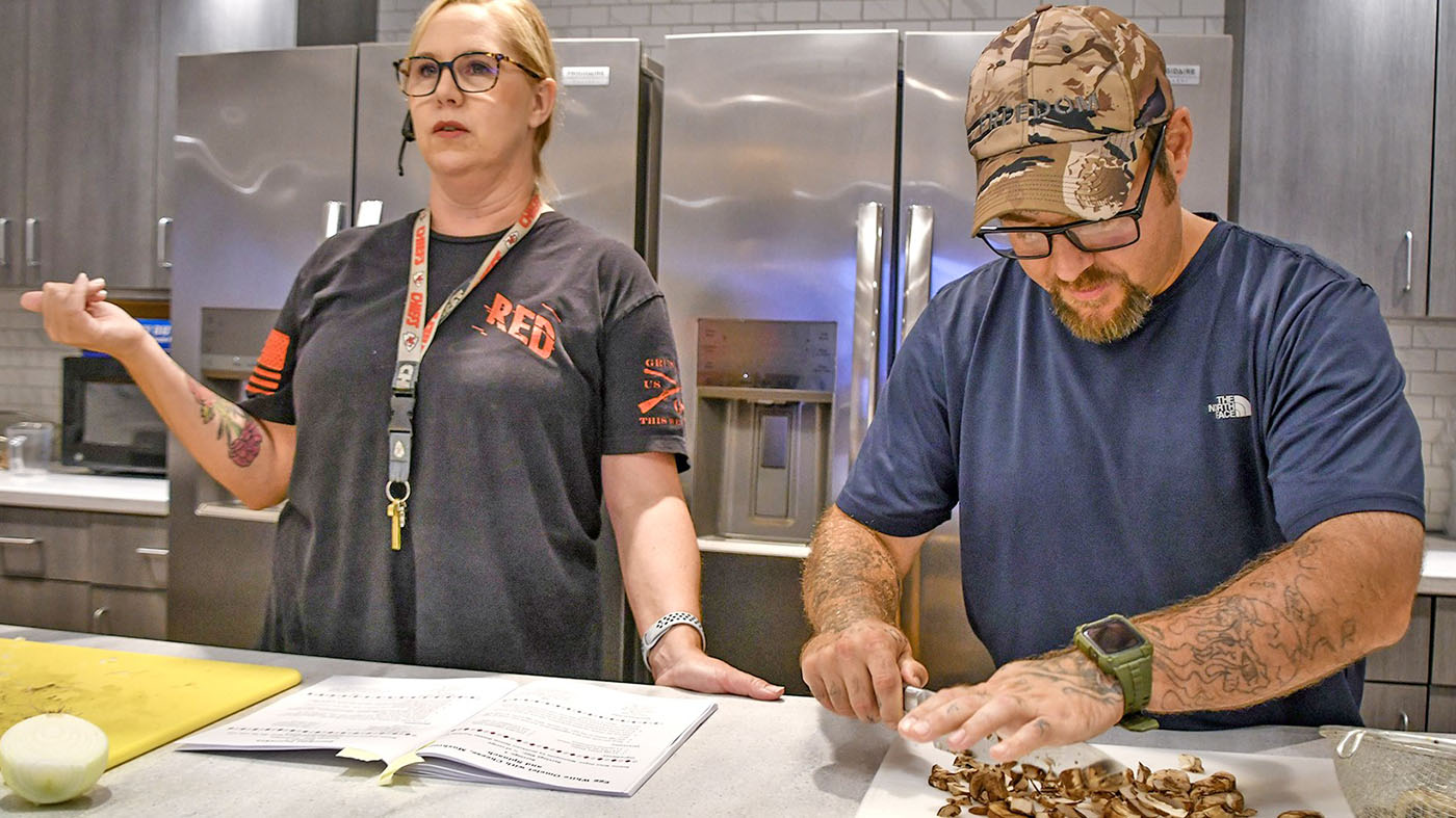 Dietitian and Veteran in Healthy Teaching Kitchen