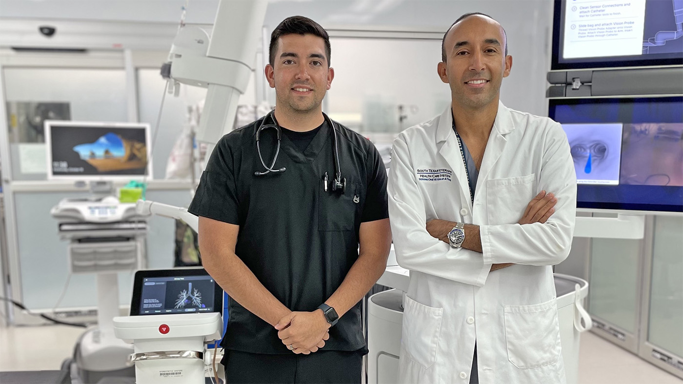 Doctor and nurse next to Robotic-assisted bronchoscopy system