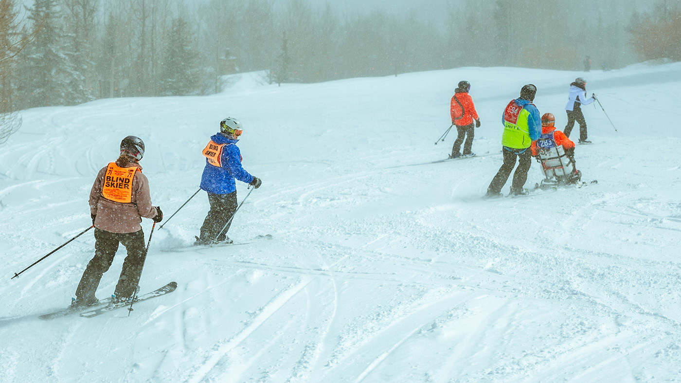 Army Veteran amputee skis